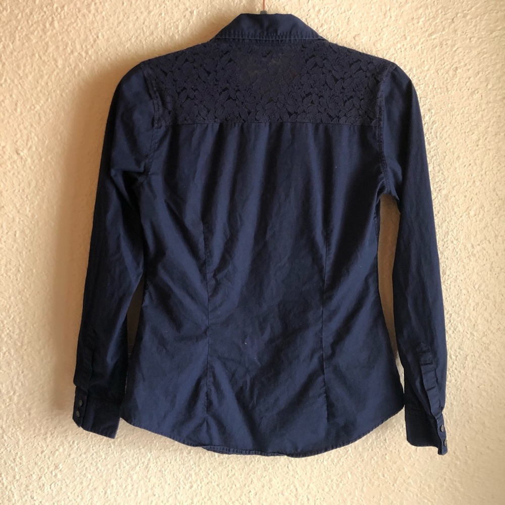 ⭐️ Button Up W/ Lace - Picture 2 of 4